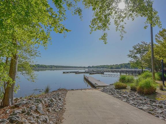 4th image of 730 Eagles Harbor Dr