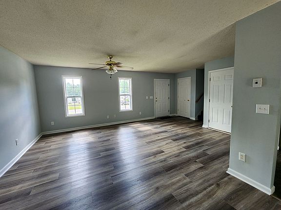 5th image of 409 River Trace Dr