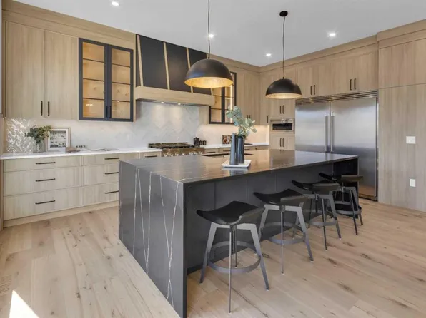 1436 W Coopers Lndg SW, Airdrie, AB T4B 4J4