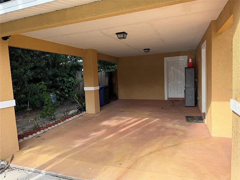 1131 Dogwood Ave — Photo 3