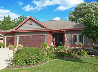 24 Oak Ridge Trl, Deerfield, WI 53531