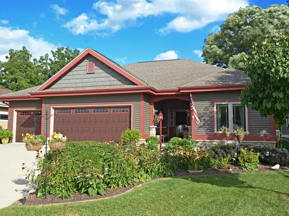 24 Oak Ridge Trail, Deerfield, WI 53531