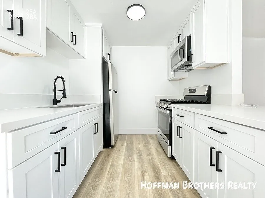 239 S Harvard Blvd Los Angeles, CA 90004 — Photo 2