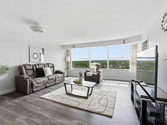 3rd image of 7 Gale Cres #1207