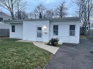 5 Croydon Rd, Amityville, NY 11701