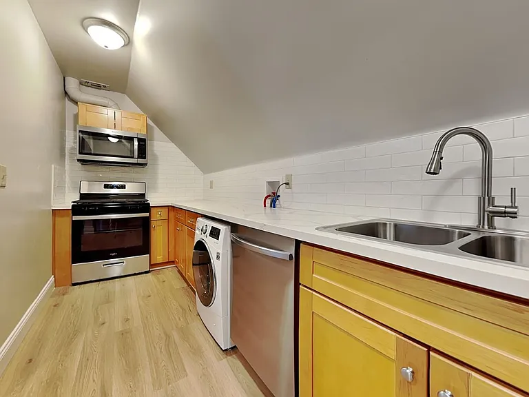 2620 J St — Photo 2