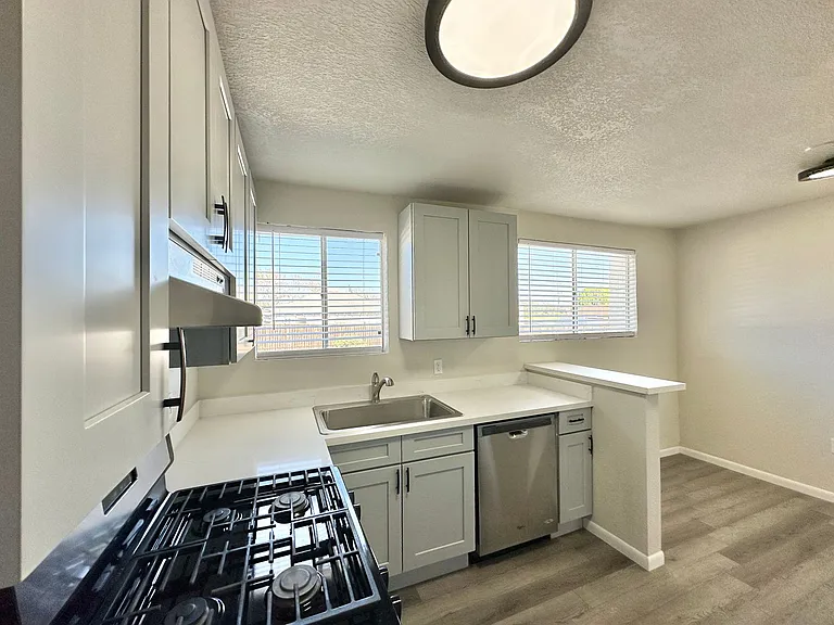 Newly Remodeled! Viewable November 8th! — Photo 11