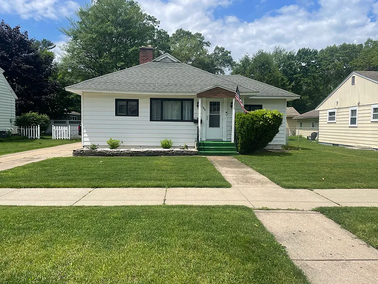1010 S Maple St — Photo 1