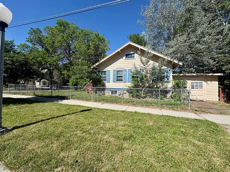201 Avenue D — Photo 2