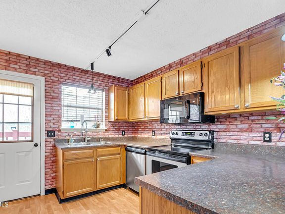 5th image of 2931 Broad St APT 143