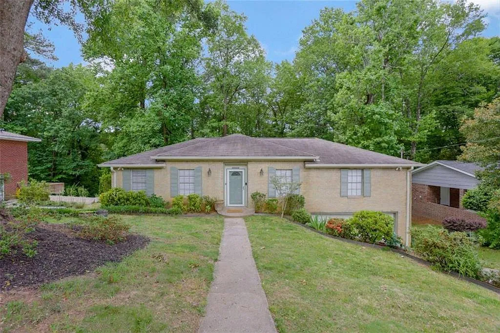 3 bed, 2.0 bath, 1485 sqft, $1,900 — Photo 1