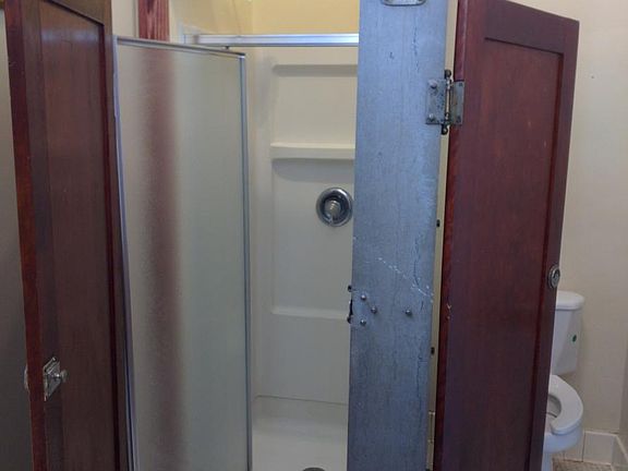 Shower & Toilet