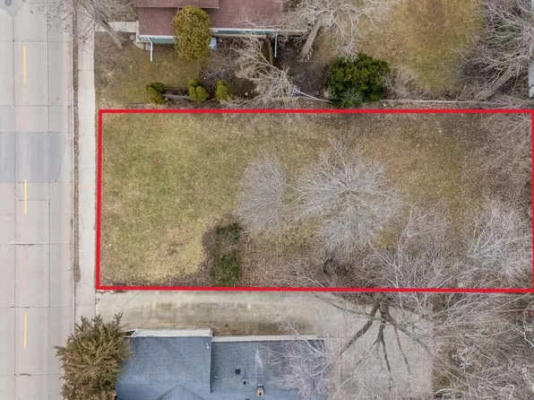Bowen St, Oshkosh, WI 54901