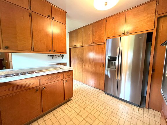 5th image of 123 Sayer St
