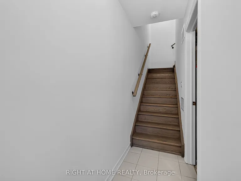 9 Silo Mews — Photo 5