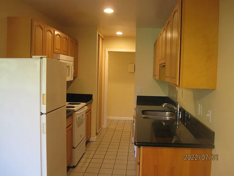 417 Bellevue Way SE — Photo 6