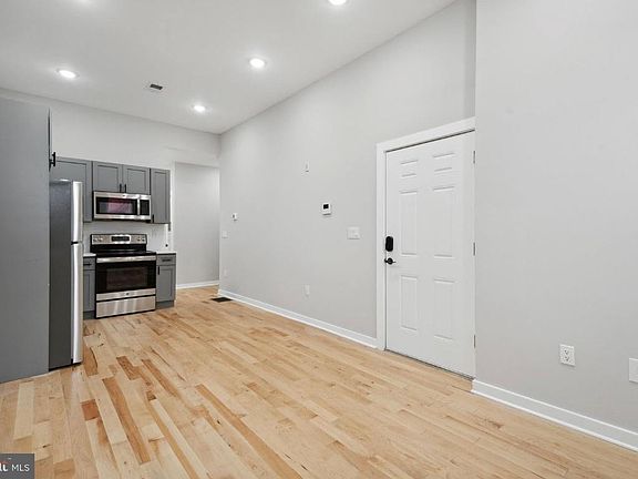 4th image of 2234 W Master St Floor 3