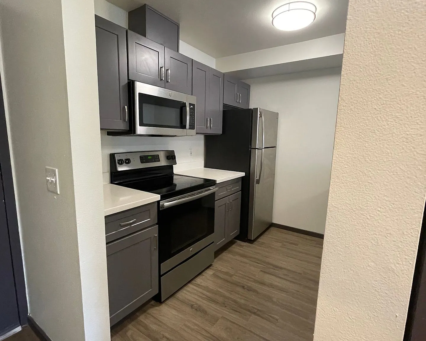 6040 Cali - Spacious 1 & 2 Units | Washer/Dryer | Private Balcony | Lots on Natural Light — Photo 2