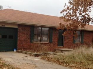 1305 E Parkview St, Ozark, MO 65721