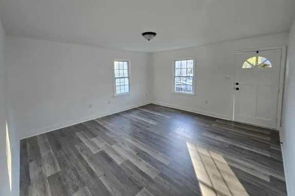 620 W Virginia Ave — Photo 3