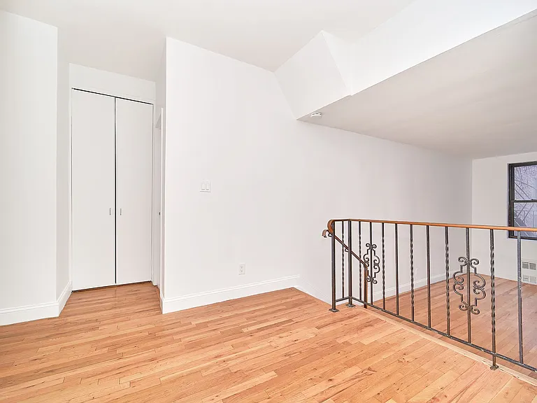 219 E 25th St #4B — Photo 5