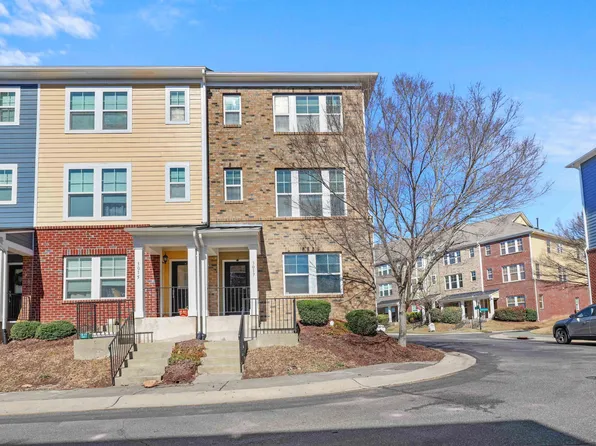 3017 Summerhouse Rd, Cary, NC 27519