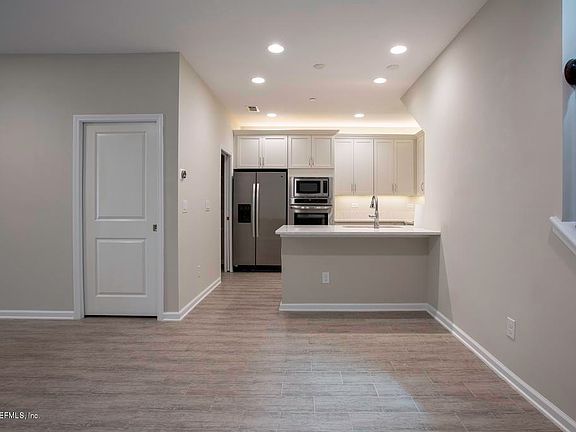 5th image of 222 Pindo Palm Dr