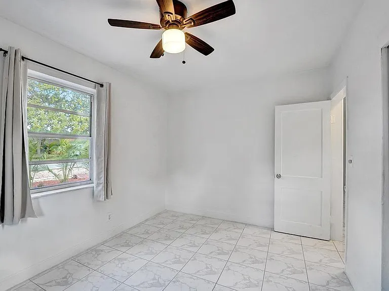 1836 SW 9th Ave — Photo 41