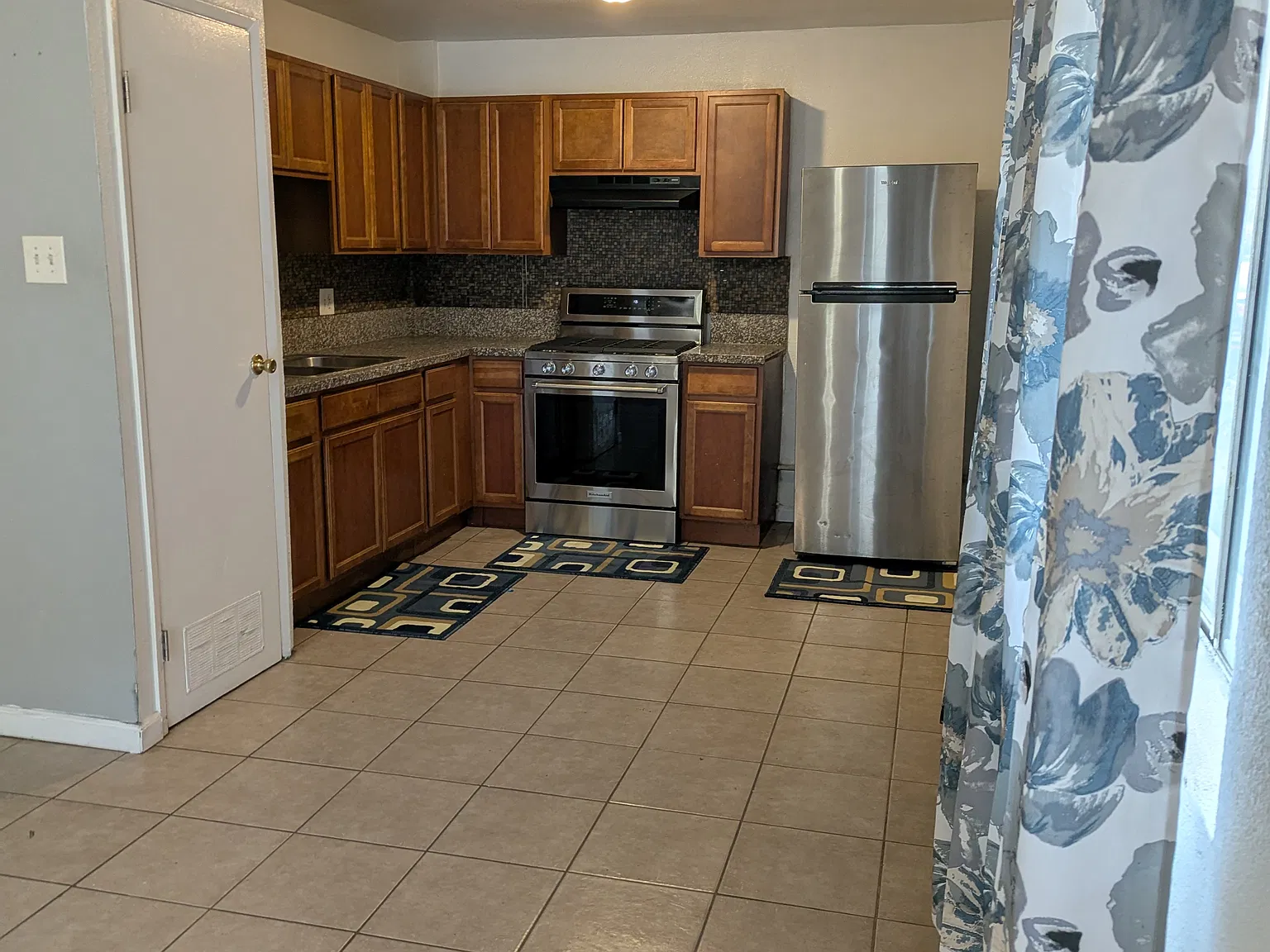 129 E Caldwell St — Photo 2