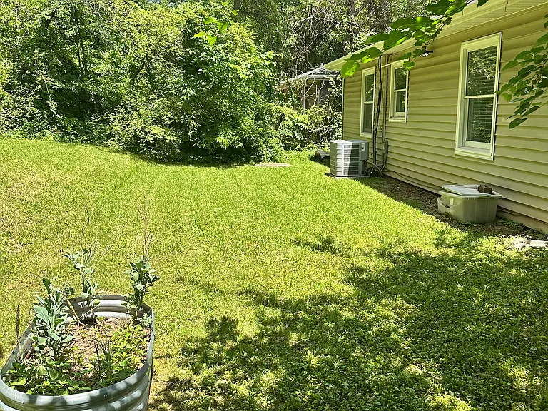 490 Barnett Dr — Photo 10