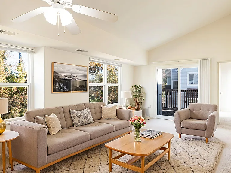 2396 Leslie Cir — Photo 29