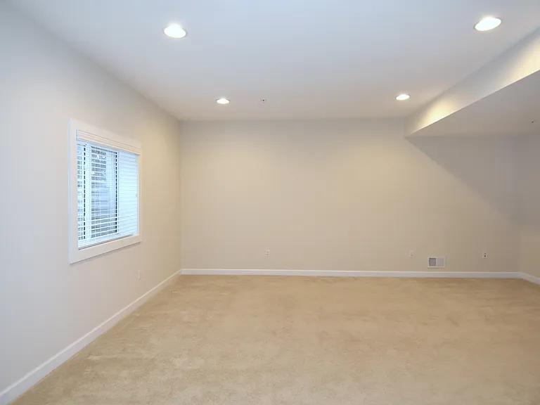 346 Osona Ln — Photo 35