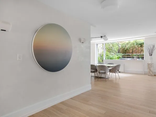 501 East 79th Street image 2 of 24