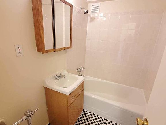 5th image of 465 E 7th St #5ZA