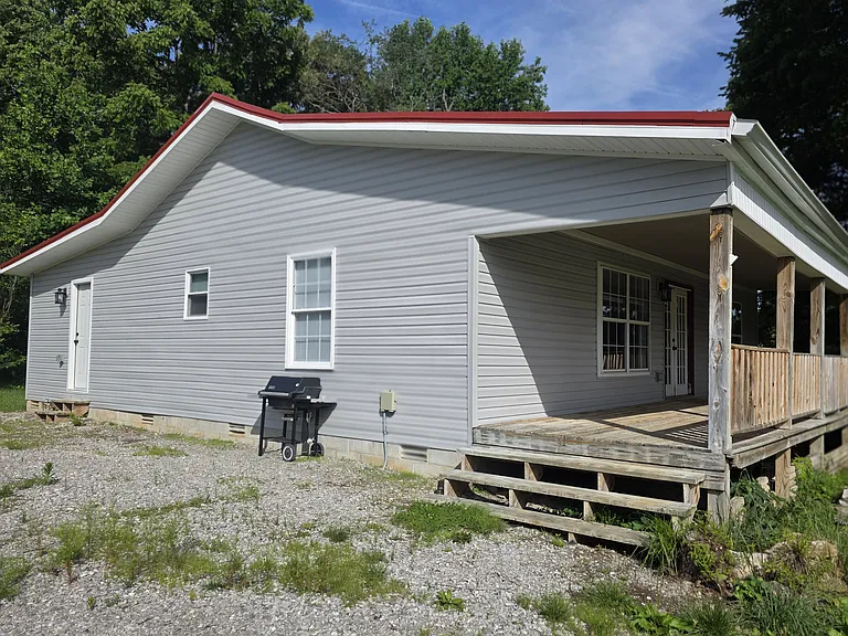 325 Trinity Ln — Photo 2