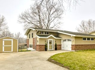 7340 York Ln, Lincoln, NE 68505
