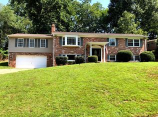 8910 Bluegate Dr, Fairfax, VA 22031