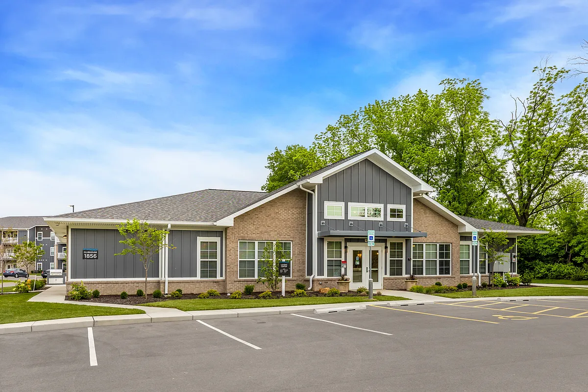 Building Photo - The Jewel Whispering Oaks