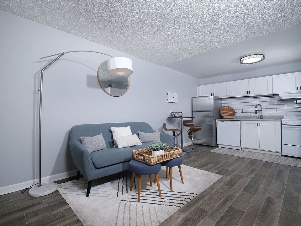 Desert Sands - Living Room and Kitchen