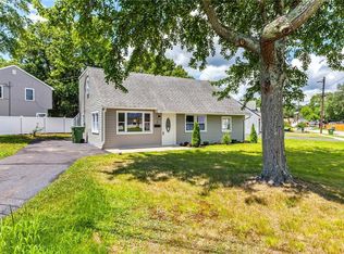 2 Lynn Ct, Edison, NJ 08817