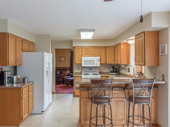 4th image of 623 Shady Glen Ln