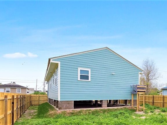 2nd image of 3238 Metropolitan St