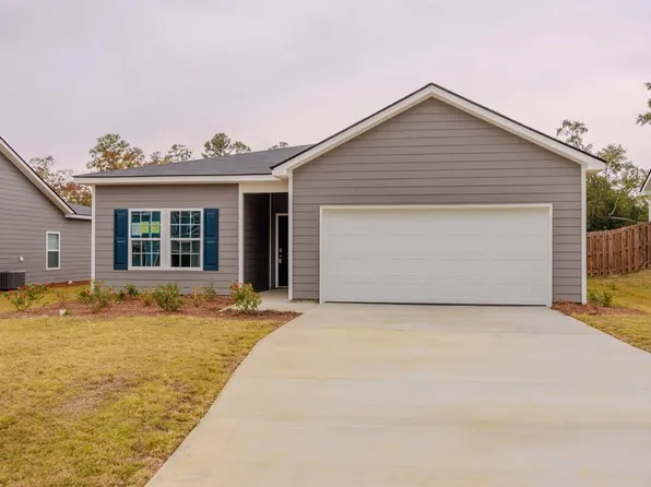 68 Wood Hill Dr, Smiths Station, AL 36870
