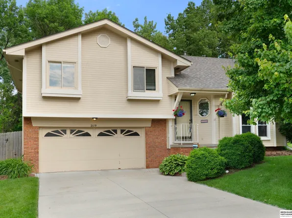 2119 Corn Dr, Papillion, NE 68046