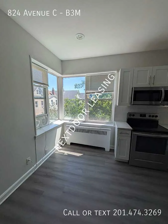 824 Avenue C — Photo 4