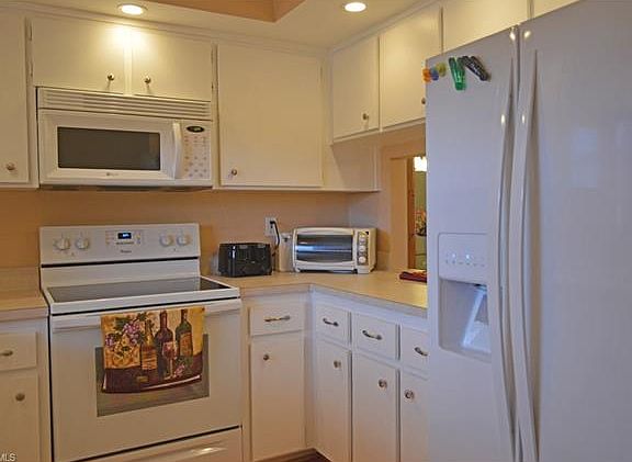 5th image of 315 Saint Andrews Blvd APT D27