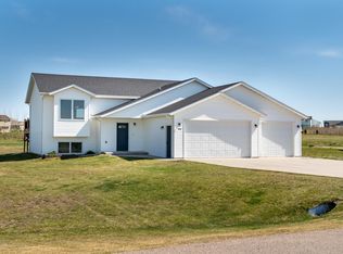 5406 Beaver Creek Rd, Bismarck, ND 58504