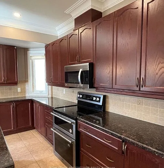 587 Thompson Rd S #9 — Photo 2