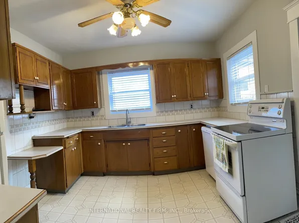 120 Saint Andrews St, Cambridge, ON N1S 1M9