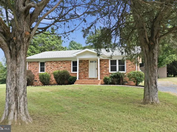 2 Massanutten Pl, Luray, VA 22835